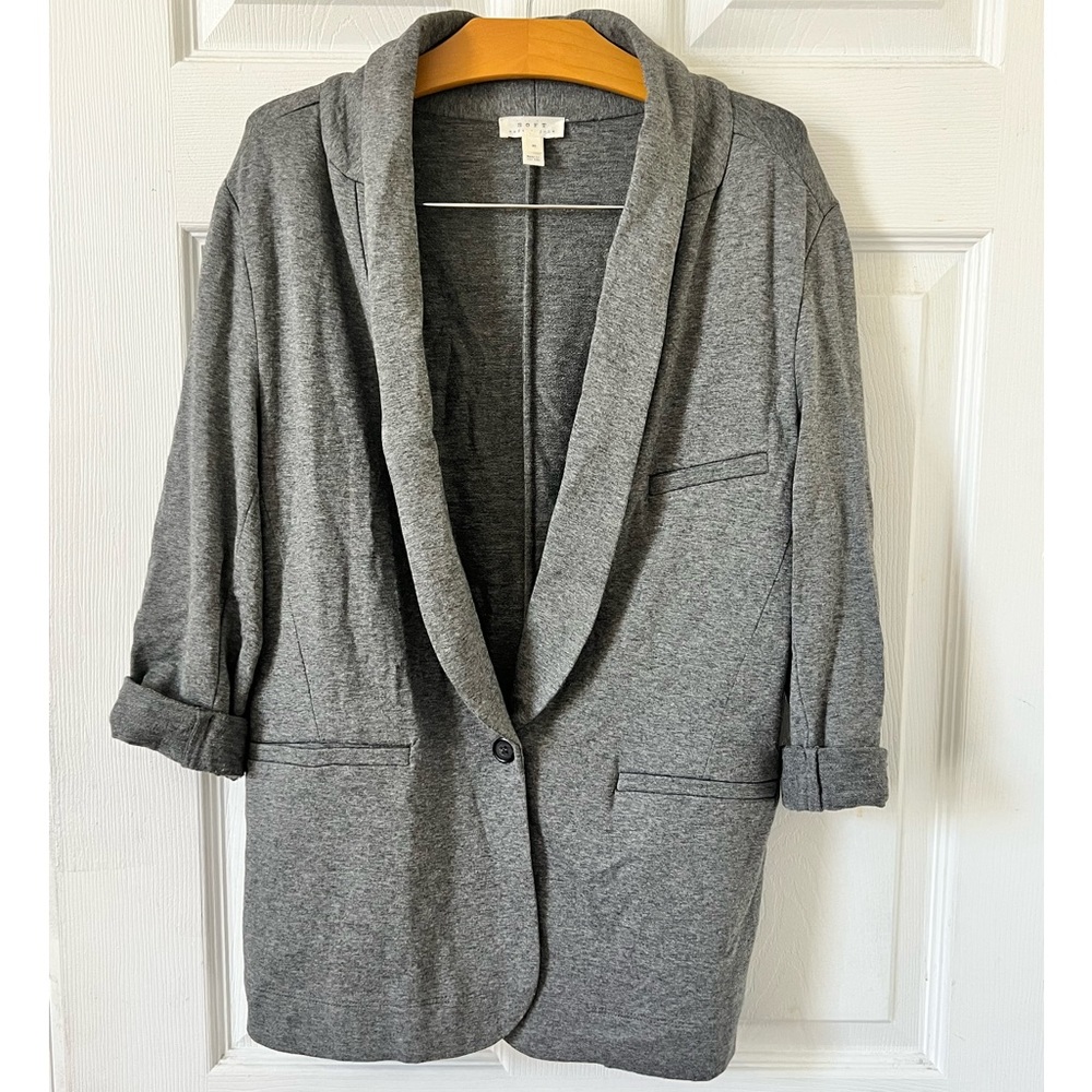 Women’s grey colored blazer
